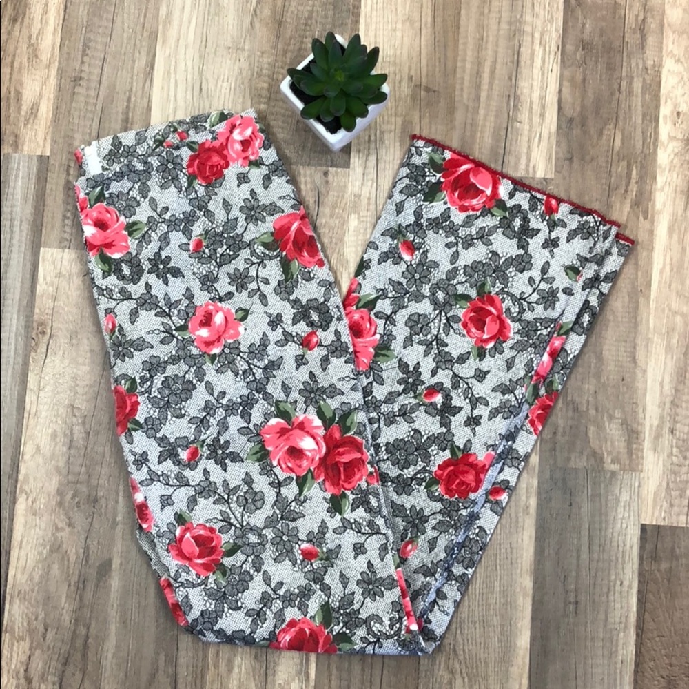 Finesse Floral Print Pant w/Red Hem Detail Size L
